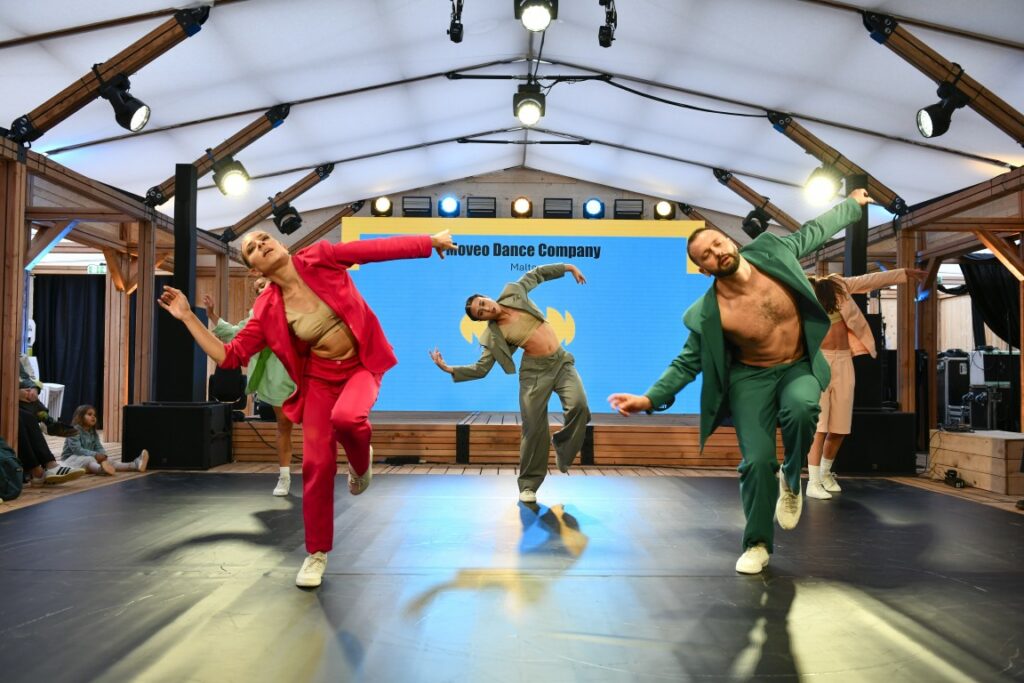 Moveo Dance Company performing a contemporary dance piece at the New European Bauhaus 2026
